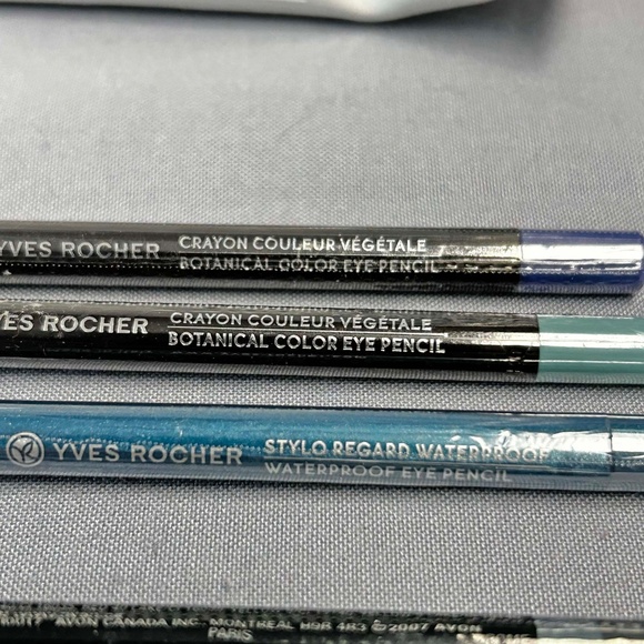 6 EYE PENCILS, 6 LIPSTICKS AND HOLT RENFREW COSMETIC BAG, YVES ROCHER, AVON, ETC - Picture 4 of 16